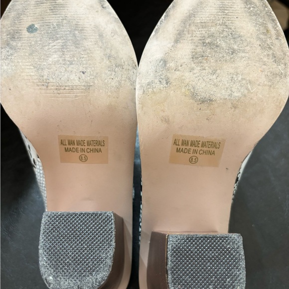 πHP Chase+Chloe pointy black and white snake print mules with wood heel. Sz 8.5 - Picture 5 of 5